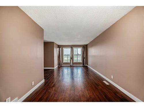 112 Falwood Crescent Ne, Calgary, AB - Indoor Photo Showing Other Room