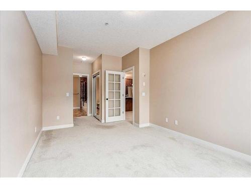 311-35 Aspenmont Heights Sw, Calgary, AB - Indoor Photo Showing Other Room