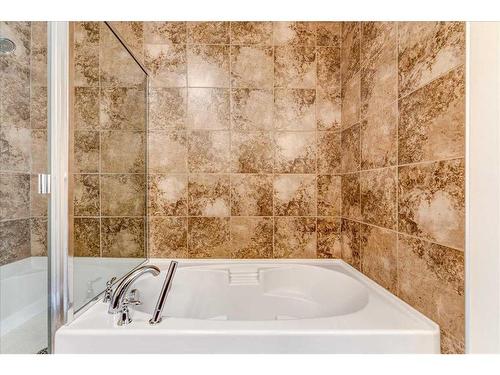 311-35 Aspenmont Heights Sw, Calgary, AB - Indoor Photo Showing Bathroom