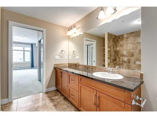 311-35 Aspenmont Heights Sw, Calgary, AB - Indoor Photo Showing Bathroom