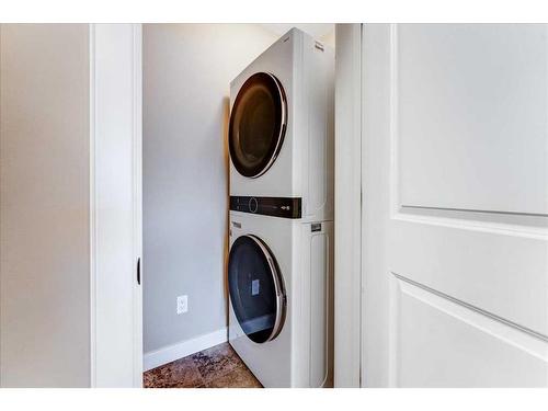 311-35 Aspenmont Heights Sw, Calgary, AB - Indoor Photo Showing Laundry Room