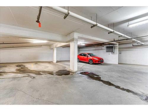 311-35 Aspenmont Heights Sw, Calgary, AB - Indoor Photo Showing Garage