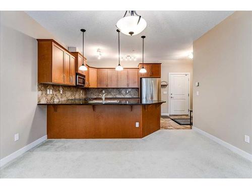 311-35 Aspenmont Heights Sw, Calgary, AB - Indoor Photo Showing Kitchen