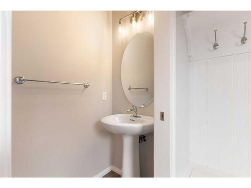 108 Heartland Way, Cochrane, AB - Indoor Photo Showing Bathroom