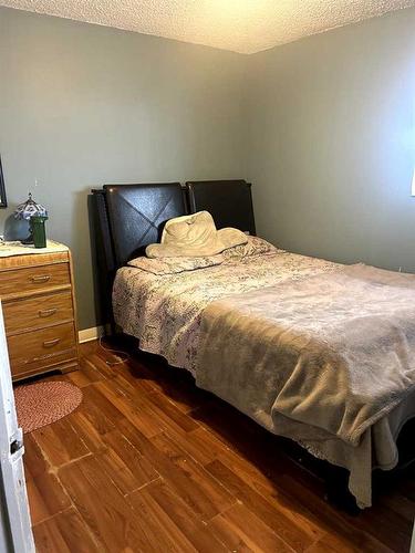 47 Falchurch Road Ne, Calgary, AB - Indoor Photo Showing Bedroom