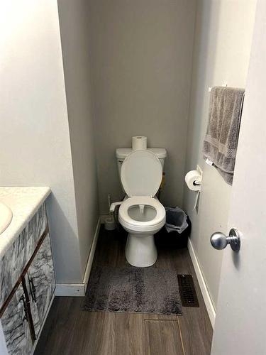 47 Falchurch Road Ne, Calgary, AB - Indoor Photo Showing Bathroom