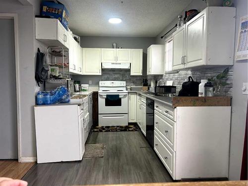 47 Falchurch Road Ne, Calgary, AB - Indoor Photo Showing Kitchen