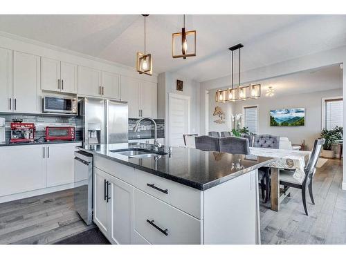 120 Shoreline Vista, Chestermere, AB - Indoor Photo Showing Kitchen