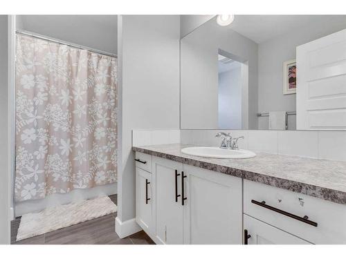 120 Shoreline Vista, Chestermere, AB - Indoor Photo Showing Bathroom