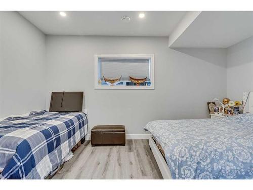 120 Shoreline Vista, Chestermere, AB - Indoor Photo Showing Bedroom