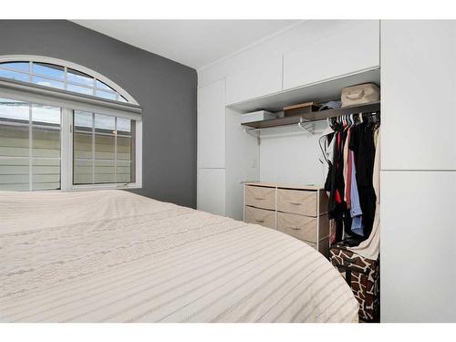 2216 41 Street Se, Calgary, AB - Indoor Photo Showing Bedroom