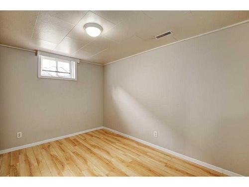 2216 41 Street Se, Calgary, AB - Indoor Photo Showing Other Room