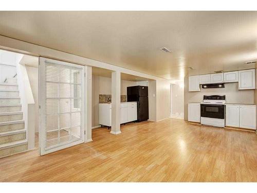 2216 41 Street Se, Calgary, AB - Indoor Photo Showing Kitchen