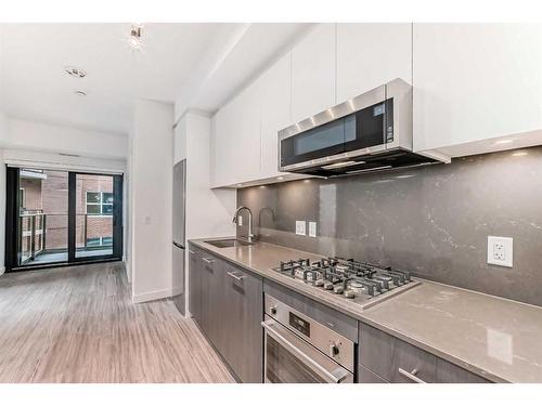 409-730 2Nd Avenue Sw, Calgary, AB - Indoor Photo Showing Kitchen With Upgraded Kitchen