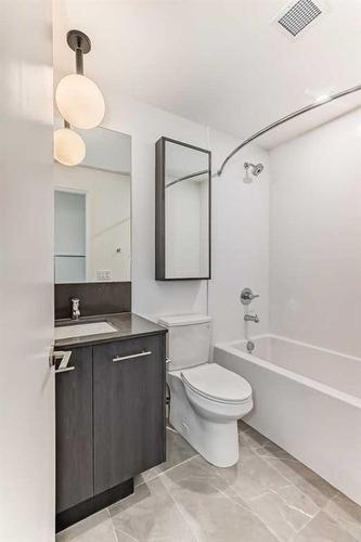 409-730 2Nd Avenue Sw, Calgary, AB - Indoor Photo Showing Bathroom