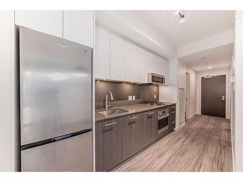 409-730 2Nd Avenue Sw, Calgary, AB - Indoor Photo Showing Kitchen