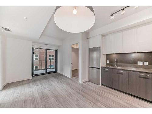 409-730 2Nd Avenue Sw, Calgary, AB - Indoor Photo Showing Kitchen