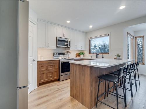 10 Crystalridge Way, Okotoks, AB - Indoor Photo Showing Kitchen