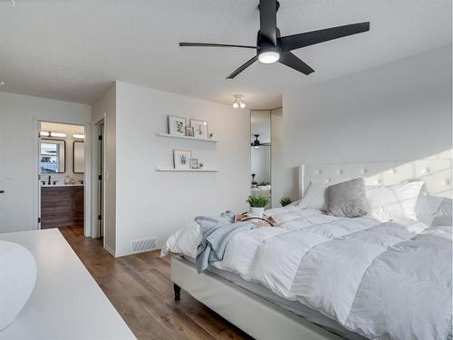 10 Crystalridge Way, Okotoks, AB - Indoor Photo Showing Bedroom