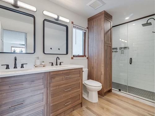 10 Crystalridge Way, Okotoks, AB - Indoor Photo Showing Bathroom