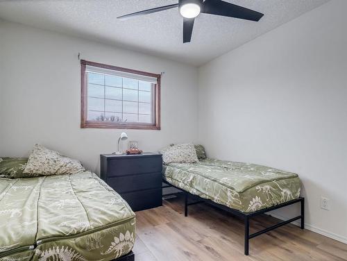 10 Crystalridge Way, Okotoks, AB - Indoor Photo Showing Bedroom