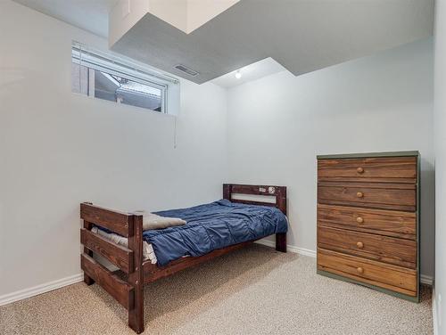 10 Crystalridge Way, Okotoks, AB - Indoor Photo Showing Bedroom