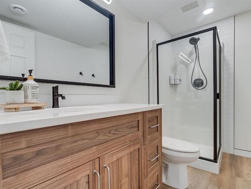 10 Crystalridge Way, Okotoks, AB - Indoor Photo Showing Bathroom