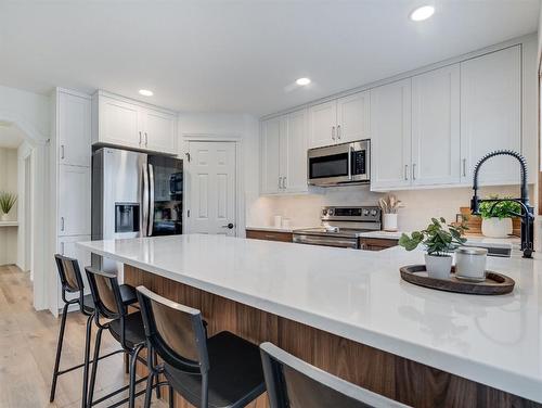 10 Crystalridge Way, Okotoks, AB - Indoor Photo Showing Kitchen With Upgraded Kitchen