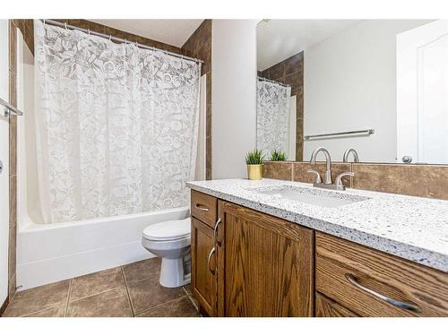 48 Eversyde Manor Sw, Calgary, AB - Indoor Photo Showing Bathroom