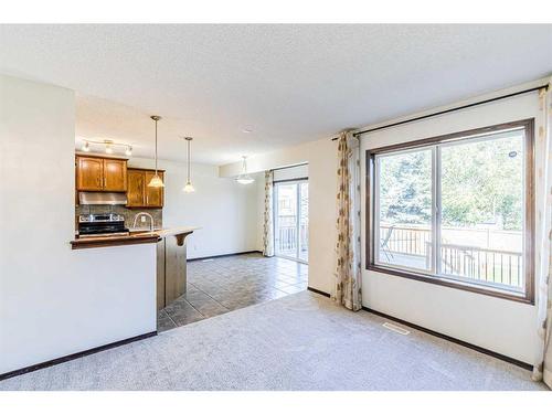 48 Eversyde Manor Sw, Calgary, AB - Indoor Photo Showing Kitchen