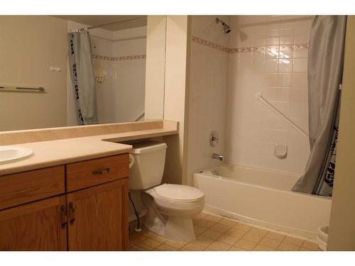 2305-2305 Hawksbrow Point Nw, Calgary, AB - Indoor Photo Showing Bathroom