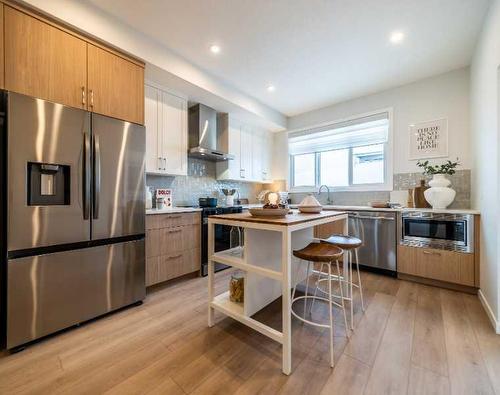 467 Tekarra Drive Nw, Calgary, AB - Indoor Photo Showing Kitchen