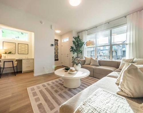 467 Tekarra Drive Nw, Calgary, AB - Indoor Photo Showing Living Room