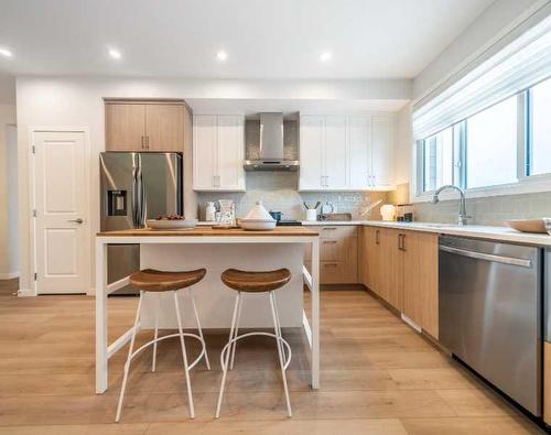 467 Tekarra Drive Nw, Calgary, AB - Indoor Photo Showing Kitchen