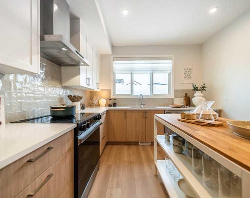 467 Tekarra Drive Nw, Calgary, AB - Indoor Photo Showing Kitchen