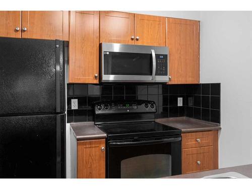 4120-60 Panatella Street Nw, Calgary, AB - Indoor Photo Showing Kitchen