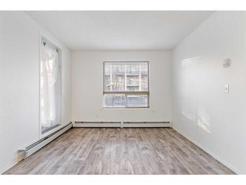 4120-60 Panatella Street Nw, Calgary, AB - Indoor Photo Showing Other Room