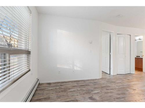 4120-60 Panatella Street Nw, Calgary, AB - Indoor Photo Showing Other Room