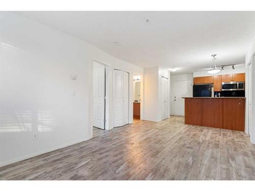 4120-60 Panatella Street Nw, Calgary, AB - Indoor Photo Showing Kitchen