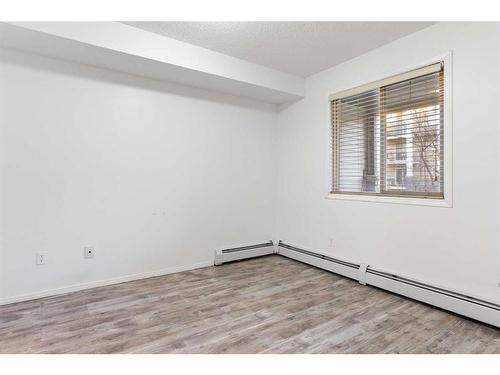 4120-60 Panatella Street Nw, Calgary, AB - Indoor Photo Showing Other Room