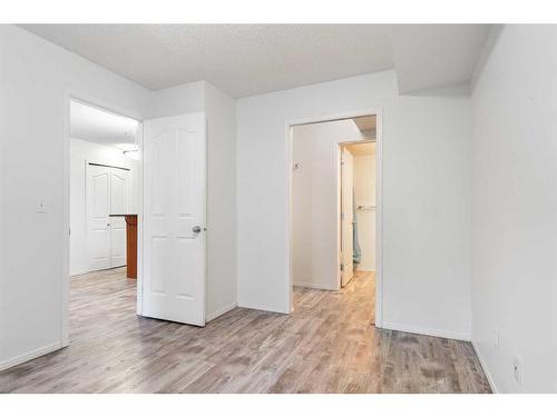 4120-60 Panatella Street Nw, Calgary, AB - Indoor Photo Showing Other Room