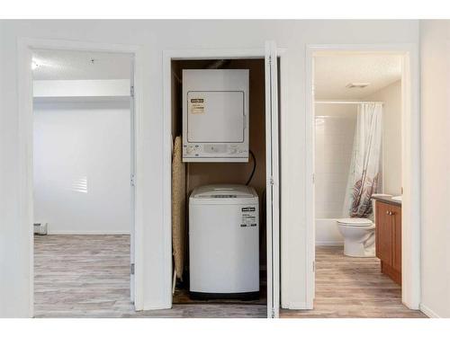 4120-60 Panatella Street Nw, Calgary, AB - Indoor Photo Showing Laundry Room