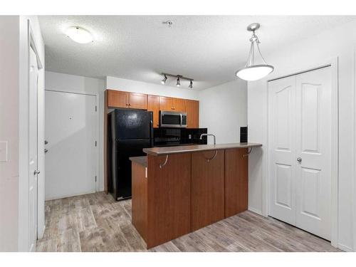 4120-60 Panatella Street Nw, Calgary, AB - Indoor Photo Showing Kitchen