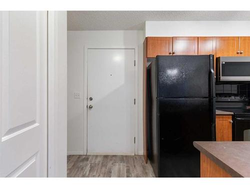 4120-60 Panatella Street Nw, Calgary, AB - Indoor Photo Showing Kitchen