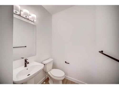 43 Lucas Way Nw, Calgary, AB - Indoor Photo Showing Bathroom