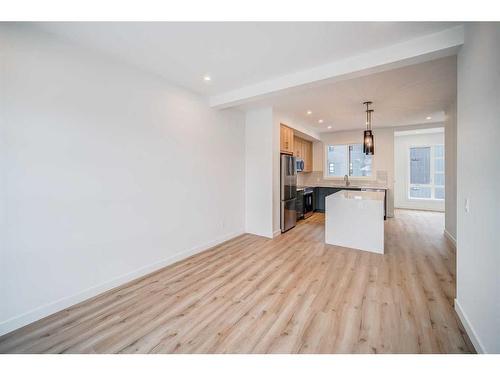 43 Lucas Way Nw, Calgary, AB - Indoor Photo Showing Kitchen