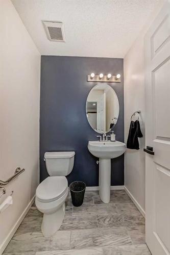 866 Auburn Bay Boulevard Se, Calgary, AB - Indoor Photo Showing Bathroom