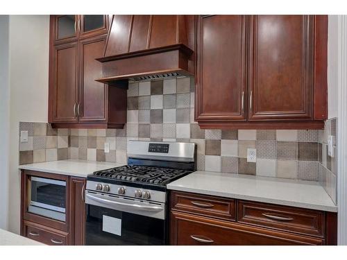 138 Hamptons Heights Nw, Calgary, AB - Indoor Photo Showing Kitchen