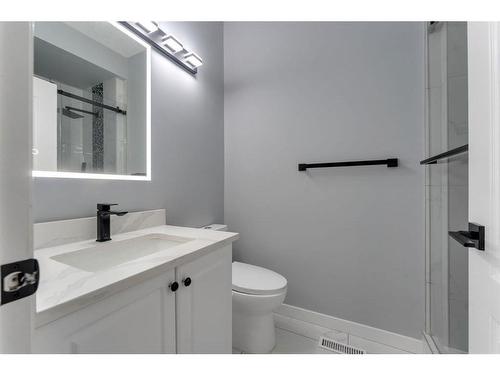 138 Hamptons Heights Nw, Calgary, AB - Indoor Photo Showing Bathroom