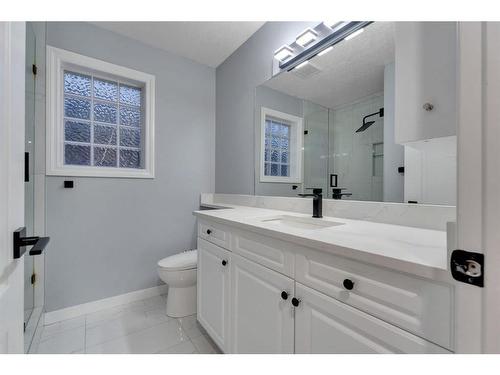 138 Hamptons Heights Nw, Calgary, AB - Indoor Photo Showing Bathroom